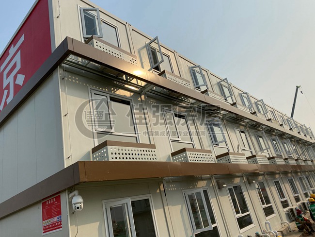 建设者之家二号营地打包箱式房现场